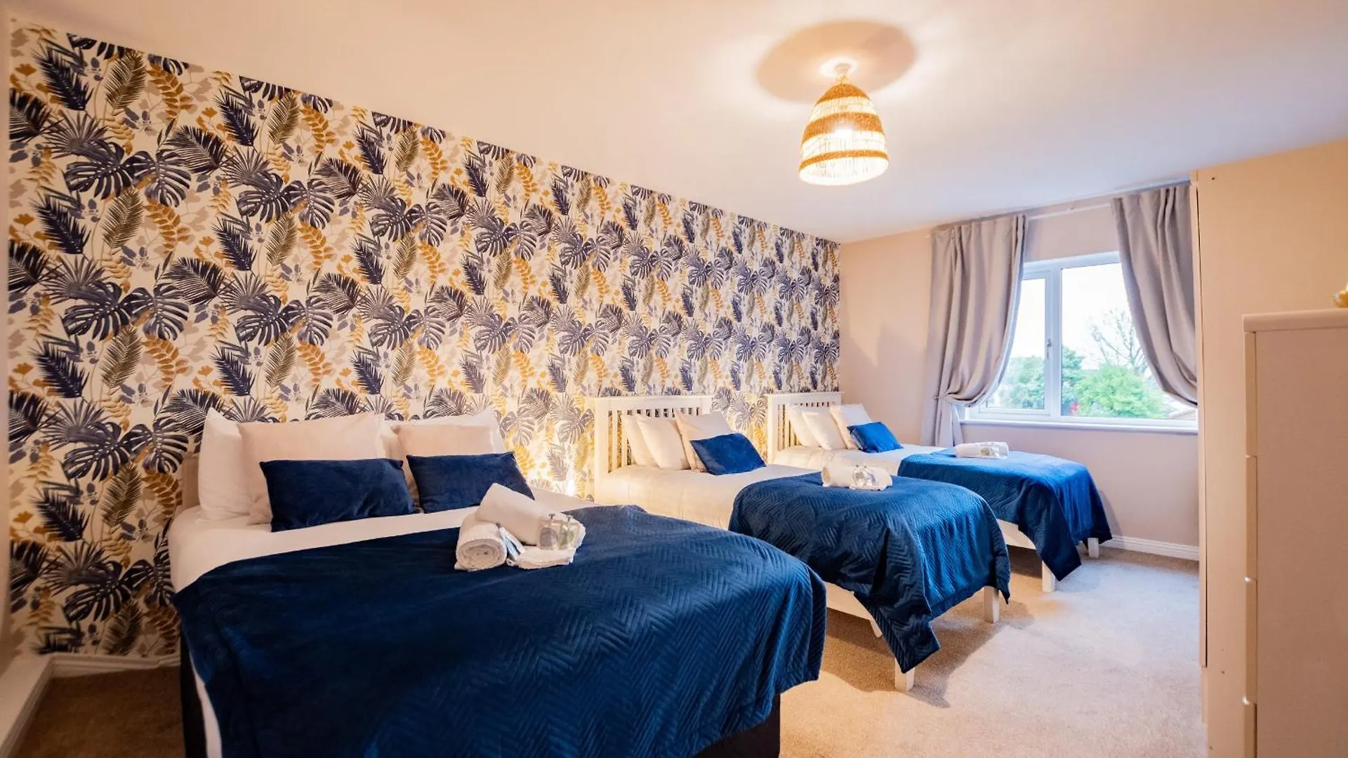 Tropical Vibes In The City Of Tribes Galway Ferienhaus